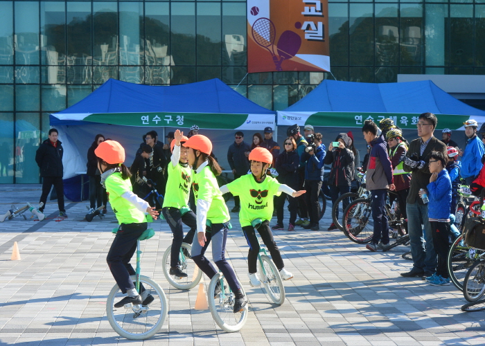 제4회 친환경자전거대축제 스탠딩경기 및 외발자전거공연의 1번째 이미지